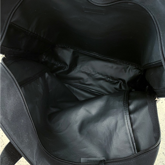 Kenneth Cole New York Black Travel Tote Garment Bag Carry-On 15” with Pouch - Picture 5 of 7